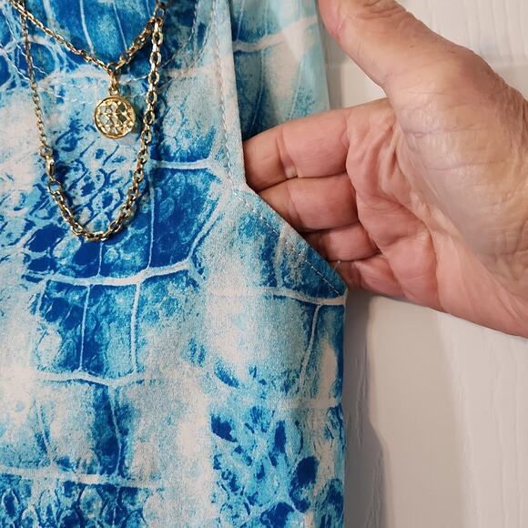 Carlisle Women's Blue & White Alligator Print Knee Length Skirt Size 10 Chains - Picture 6 of 12